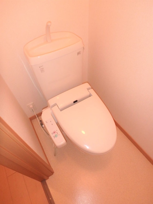 トイレ　温水洗浄便座つき！