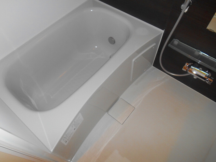 バス・シャワールーム　同物件反転写真です