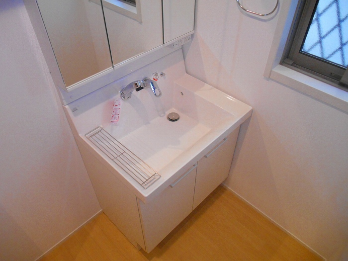 洗面設備　同物件反転写真です