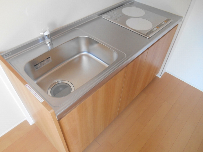 キッチン　同物件反転写真です