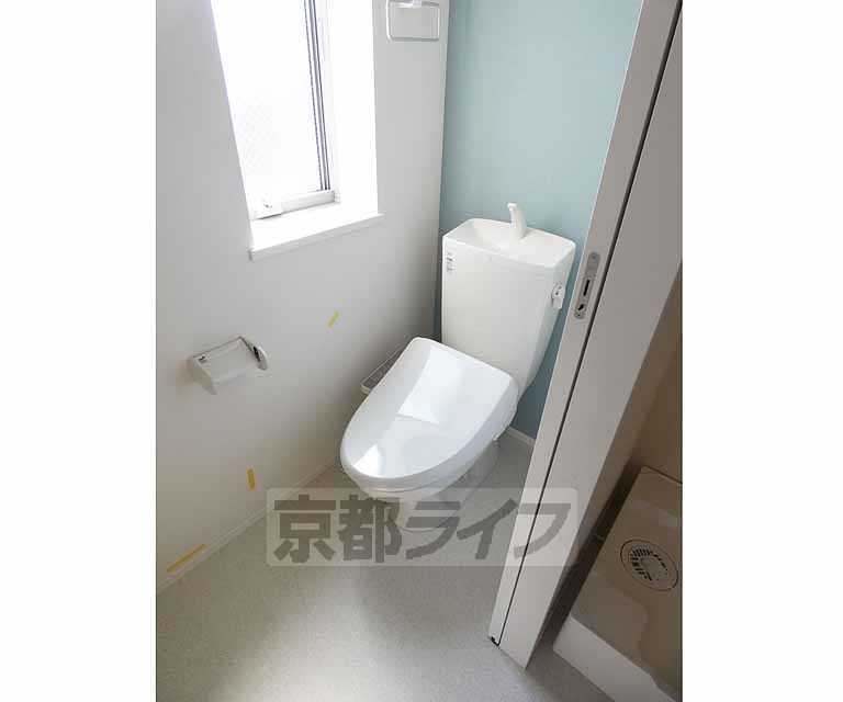 トイレ　ウォシュレットつき。