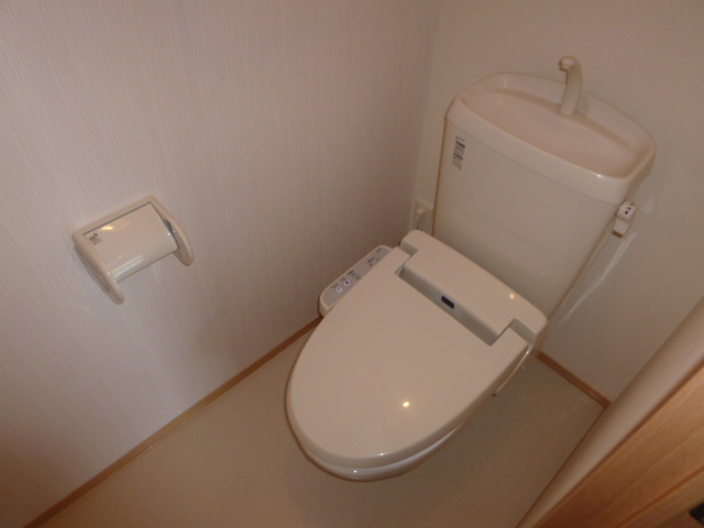 トイレ　温水洗浄便座