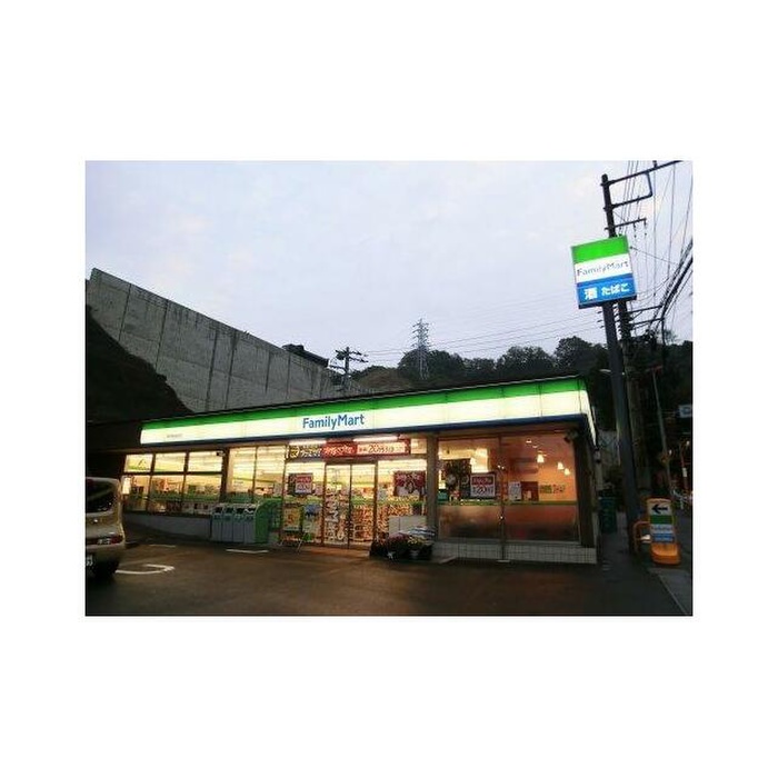 コンビニ　ファミリーマート（コンビニ）まで170m