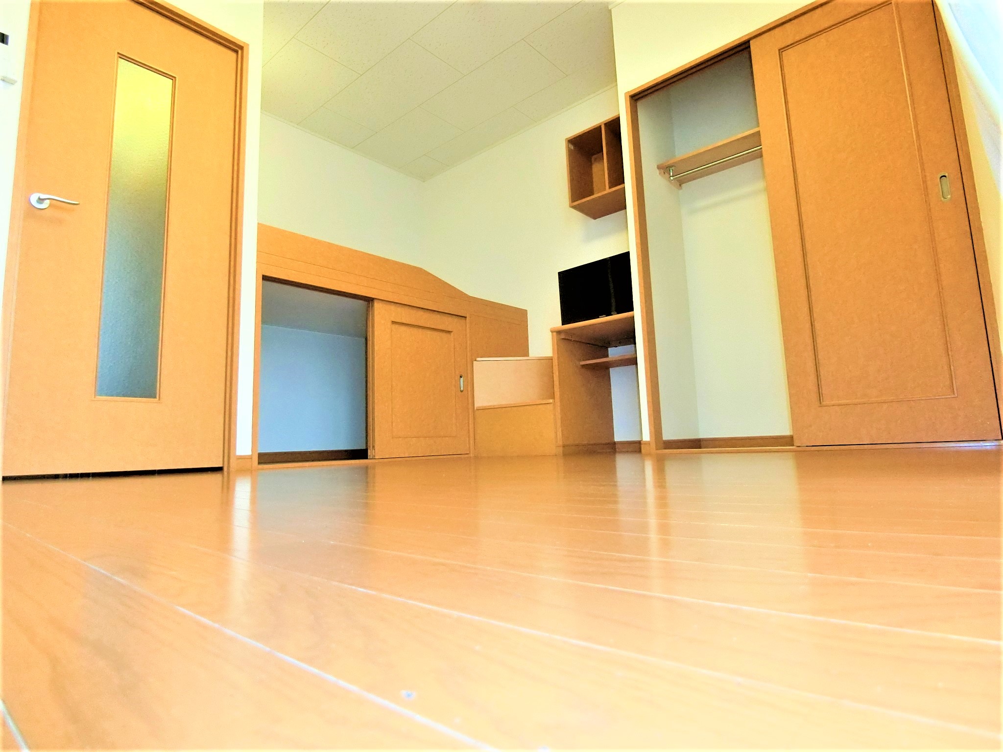 居室・リビング　テレビ・ベッドスペース・クローゼットを完備の11帖のお部屋☆