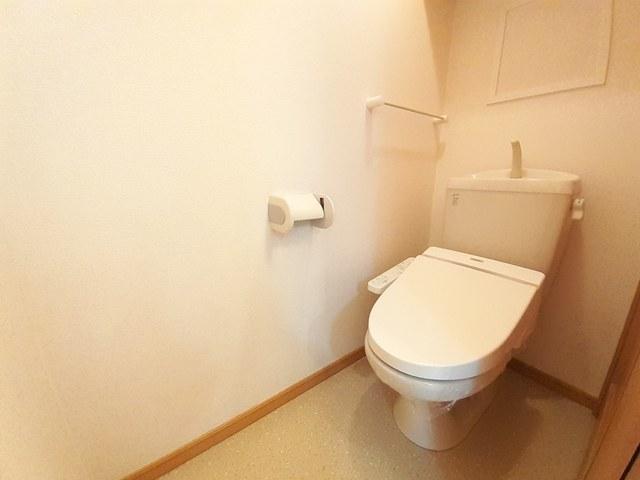 トイレ　ヒヤッとしない暖房便座タイプ♪