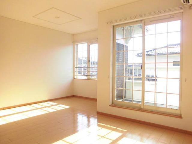 居室・リビング　明るいフローリングフロアです♪