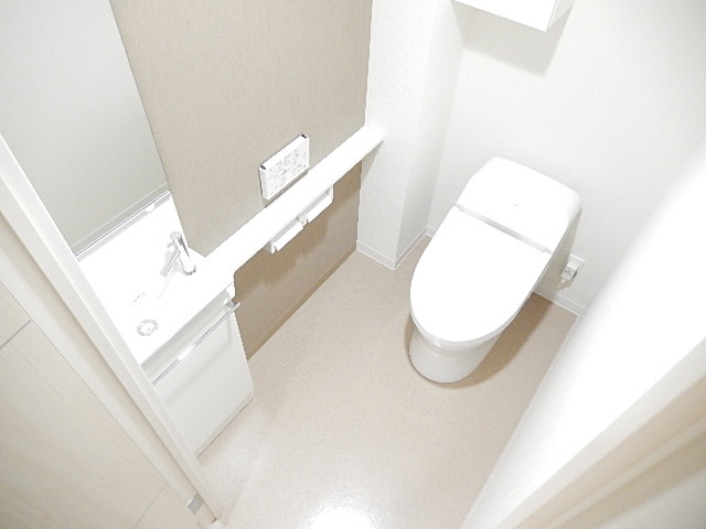 トイレ　同建築会社の画像参照