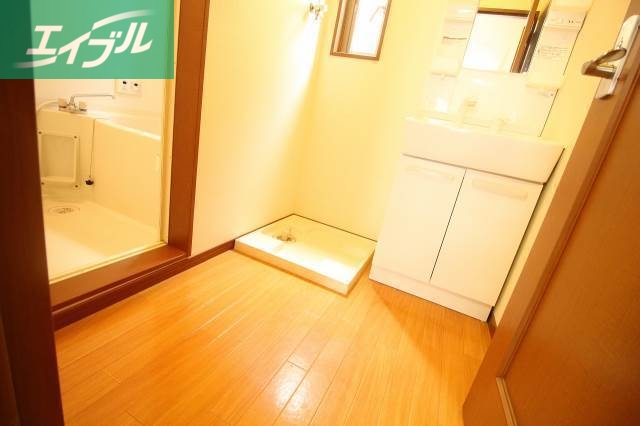 洗面設備　広めの洗面所