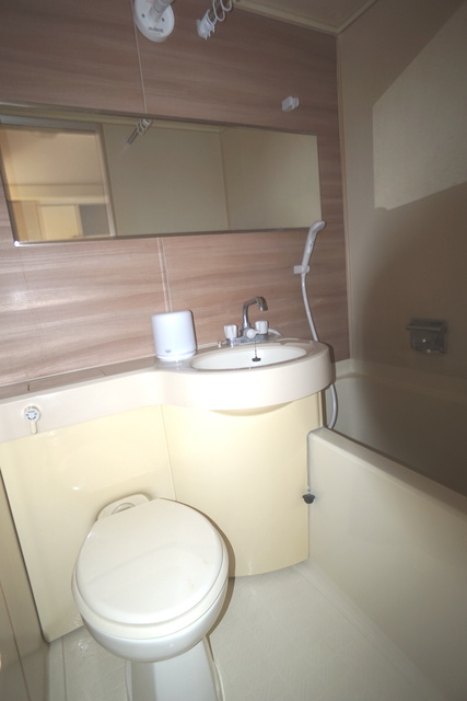 バス・シャワールーム　お掃除しやすい☆洗面台付き３点ユニットです☆