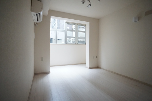 居室・リビング　人気の南東向きなので暖かな日差しが入りますね♪