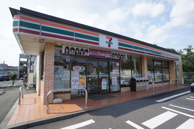 コンビニ　セブンイレブン（コンビニ）まで474m