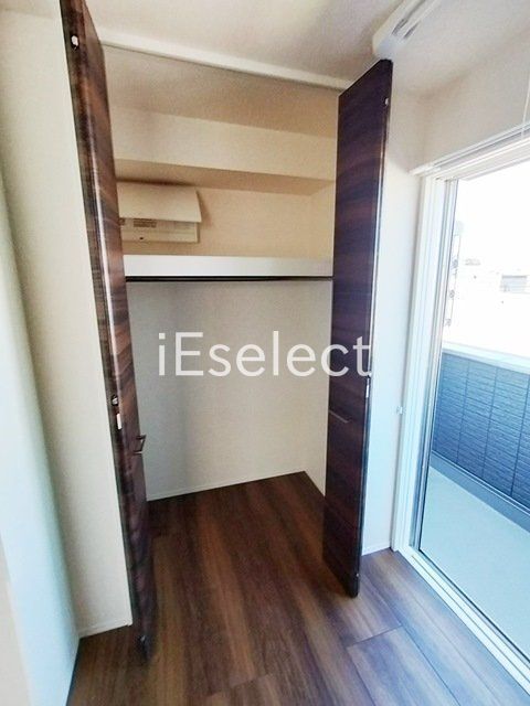 収納　長いコートもかけられるクローゼット