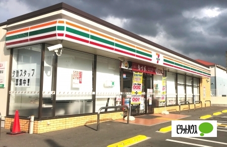 コンビニ　セブンイレブン明石魚住金ケ崎店（コンビニ）まで560m