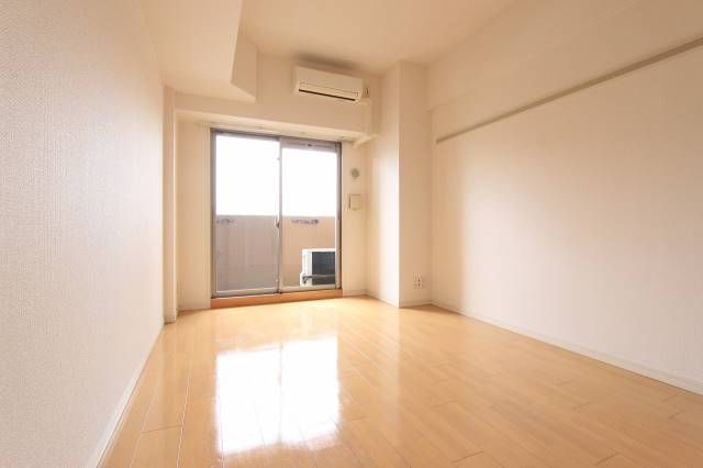 その他部屋・スペース　レイアウトのし易い色合いですね