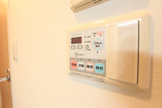 その他設備　浴室乾燥機で雨の日でも洗濯できますね