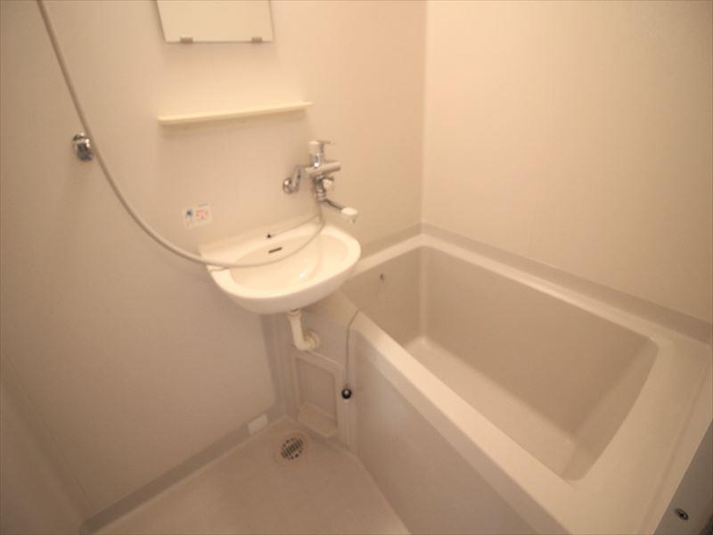 バス・シャワールーム　お風呂・トイレ別です