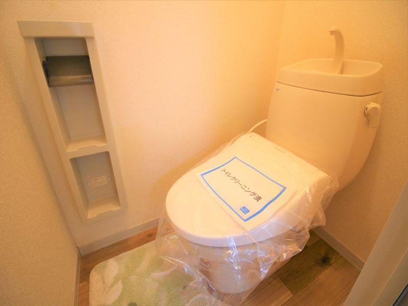 トイレ　温水洗浄便座付きです