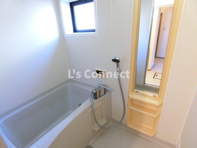 バス・シャワールーム　追焚き機能付きのお風呂。