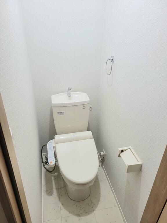 トイレ　温水洗浄便座