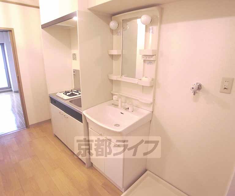 バス・シャワールーム　独立洗面台です！