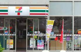 コンビニ　セブンイレブン渋谷千駄ヶ谷1丁目店（コンビニ）まで304m