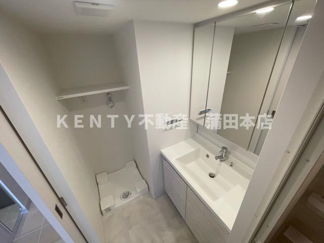 洗面設備　独立洗面台あり、毎朝おしゃれに忙しい女性の方におすすめです