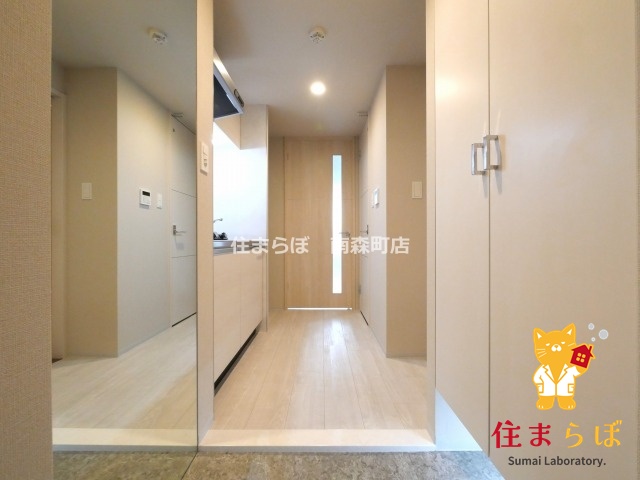 玄関　「気になったら、LINEで気軽に相談できますよ。」