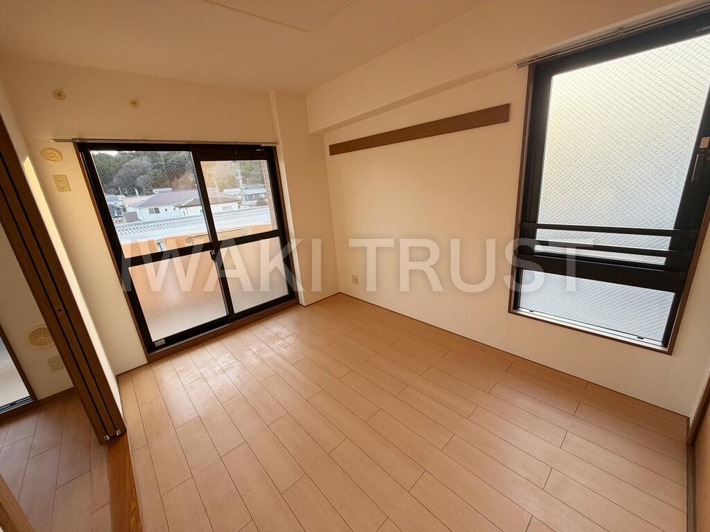 居室・リビング　※角部屋の写真です