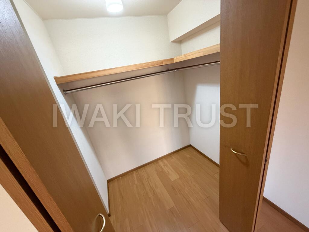 収納　お洋服がたっぷり収納できるウォークインクローゼット