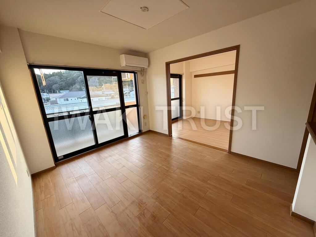 居室・リビング　南向きで3階のリビングは日当りバッチリ☆