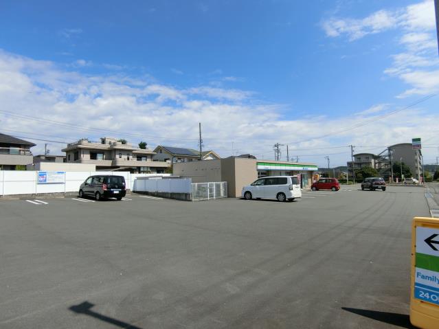 コンビニ　ファミリーマート（コンビニ）まで2107m