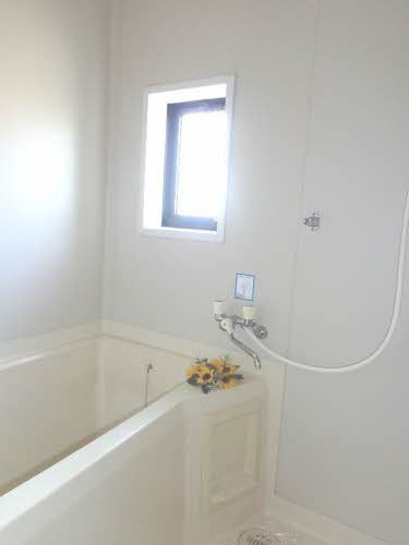 バス・シャワールーム　浴室窓あり