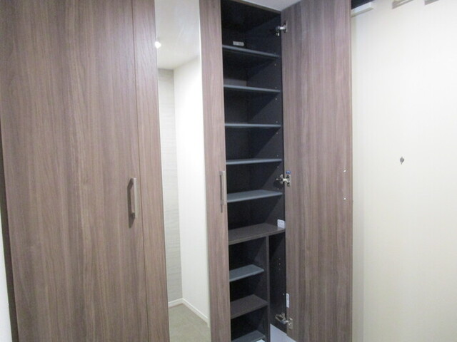 玄関　トールシューズボックス