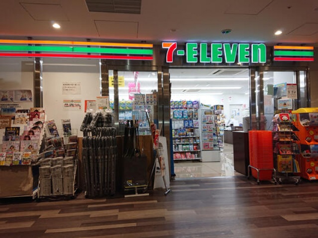 コンビニ　セブンイレブン文京千駄木店（コンビニ）まで276m