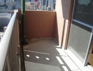 バルコニー　同マンション別部屋の写真です。