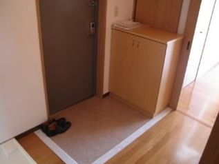 玄関　同マンション別部屋の写真です。