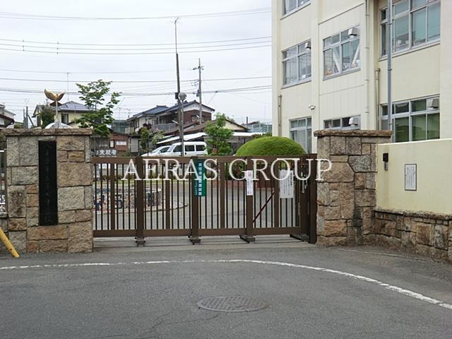 中学校　八王子市立第七中学校（中学校）まで618m