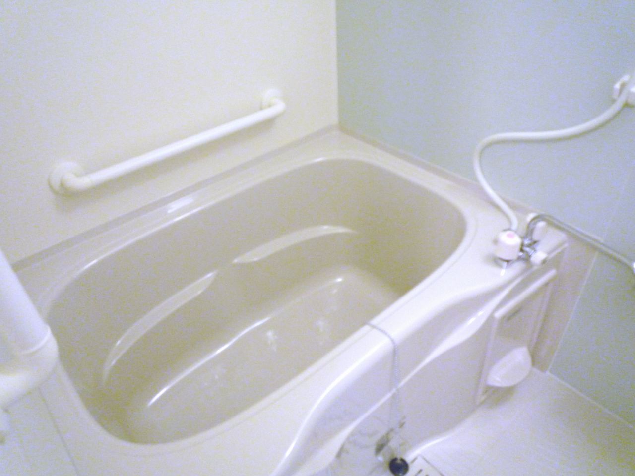 バス・シャワールーム　シンプルで清潔感のある浴室です♪