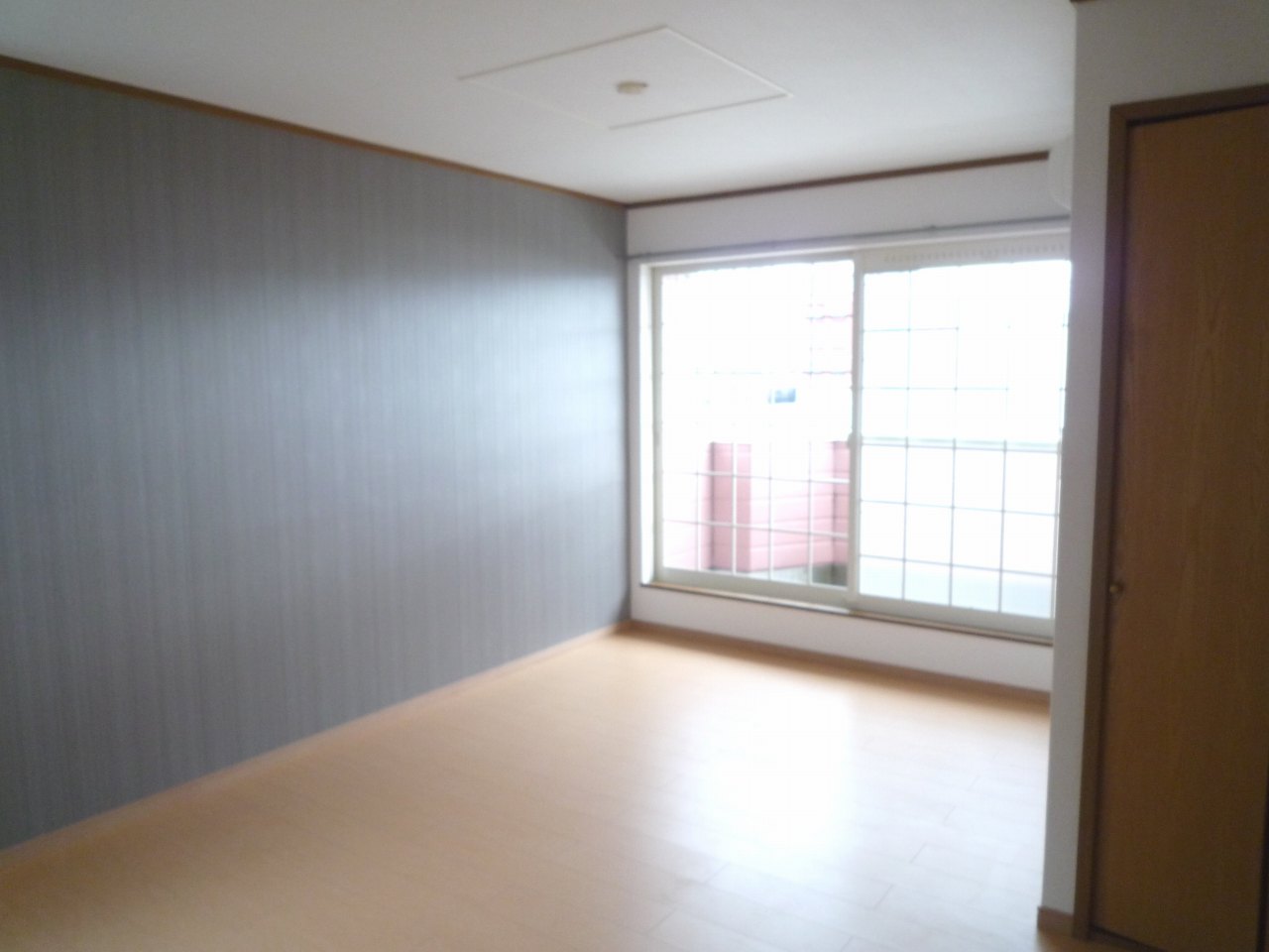 居室・リビング　角部屋住戸で過ごしやすくておススメです！