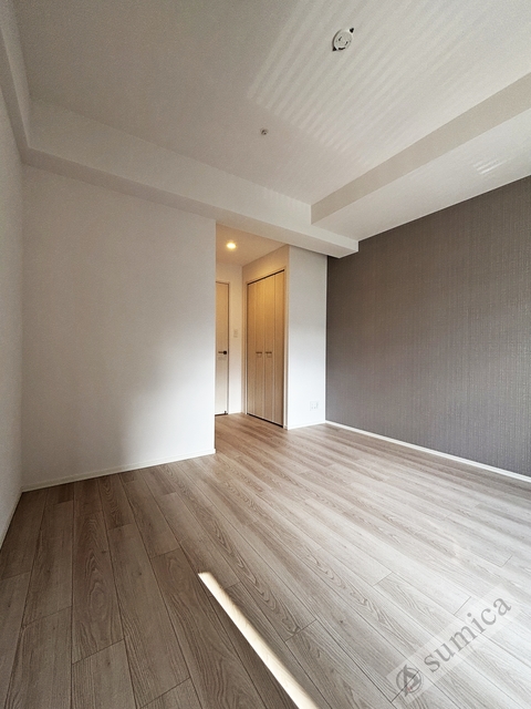 居室・リビング　アクセントクロスがオシャレを演出♪♪