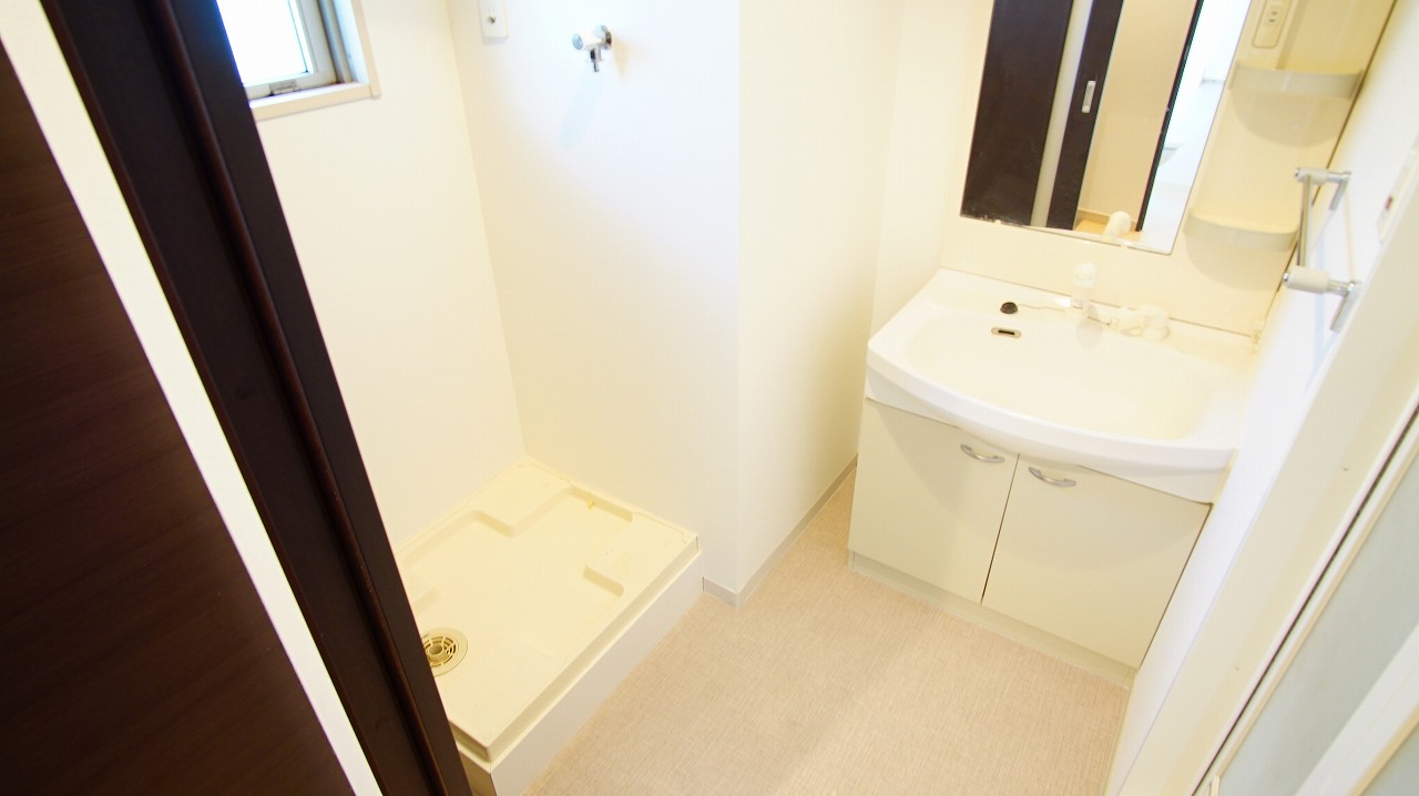 洗面設備　別号室写真のため、現況優先