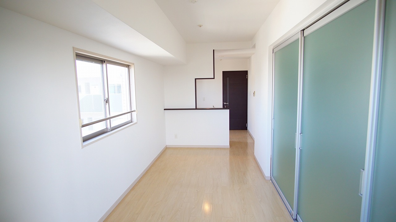 居室・リビング　別号室写真のため、現況優先