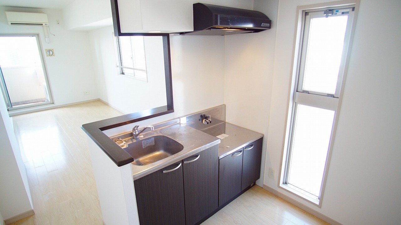 キッチン　別号室写真のため、現況優先