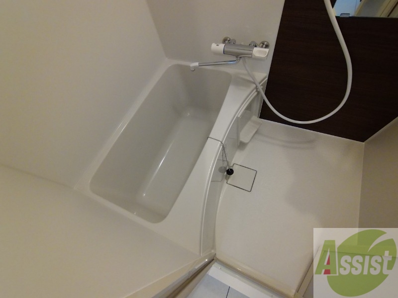 バス・シャワールーム　お風呂です。ゆっくりお風呂につかるのも体に良いですね