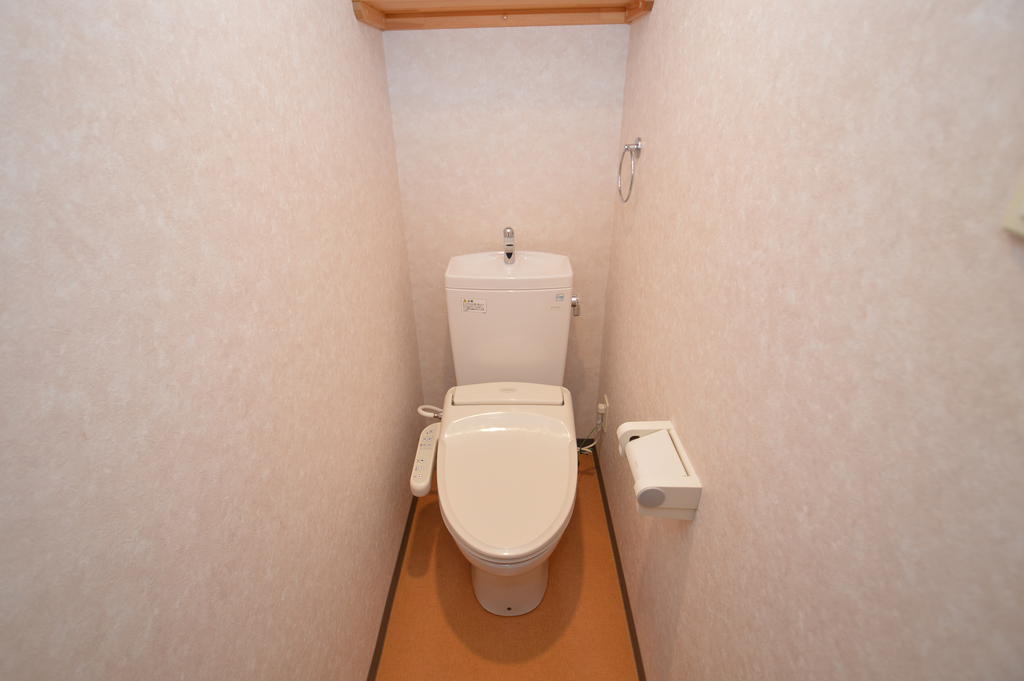 トイレ　（参考）他室の写真を使用しています。現況優先となります。