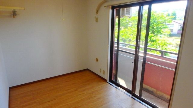 居室・リビング　～窓が大きくて開放感がありますね～