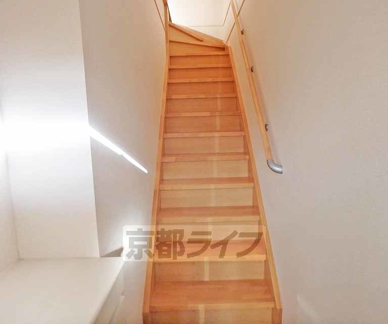 その他部屋・スペース　階段は手すりつきですよ