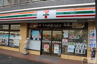 コンビニ　セブンイレブン（コンビニ）まで176m