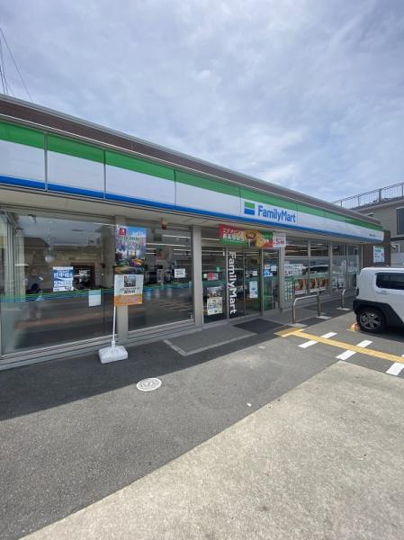 コンビニ　ファミリーマート寝屋川大利町店（コンビニ）まで594m