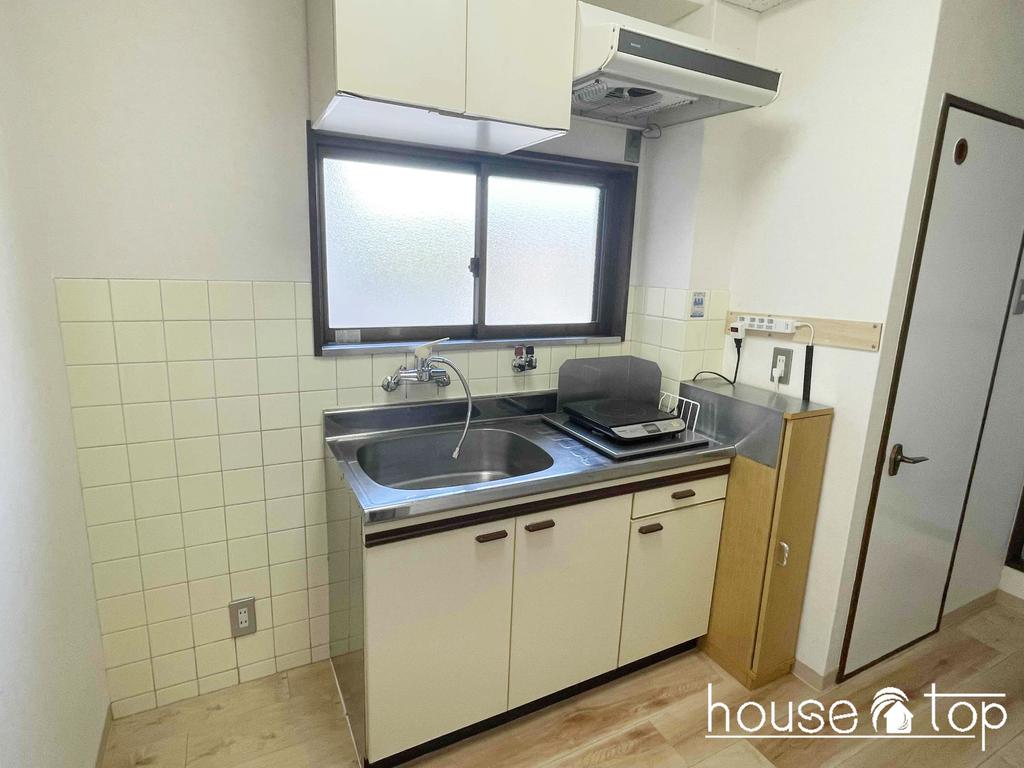 キッチン　窓あり